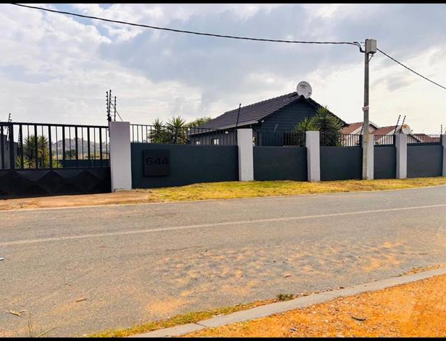 3 BEDROOM PROPERTY TO RENT IN FLEURHOF